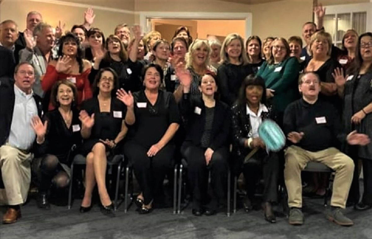 WHS79 40TH YEAR REUNION - A GROUP PHOTO WAVING HANDS
